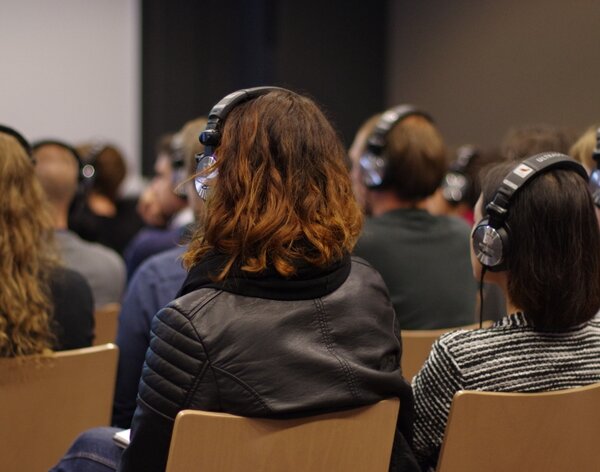 Spatial audio family - spectateurs avec casque - bcom